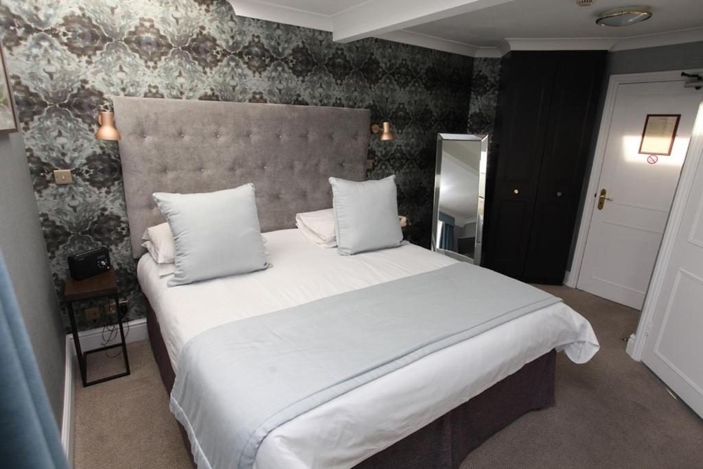 Ascot House Hotel